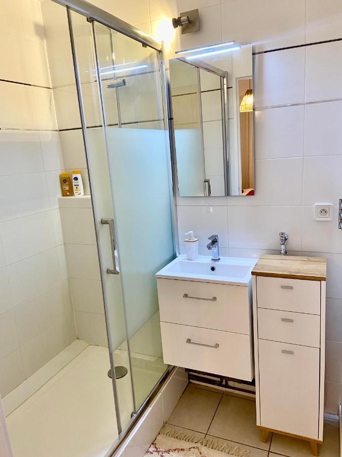 Appartement 1 chambre pour 2 pers - fraîchement rénové - terrasse - parking Dinard Esterno foto