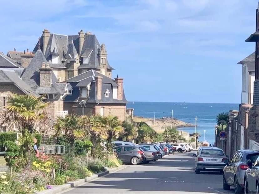 Appartement 1 chambre pour 2 pers - fraîchement rénové - terrasse - parking Dinard Esterno foto